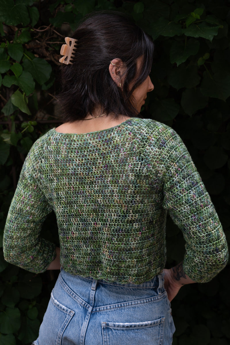 erin wearing a long sleeve raglan top made with the charlie cardi pattern