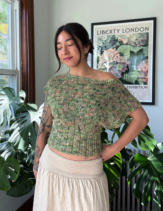 erin wearing a short sleeve crochet slouchy blouse